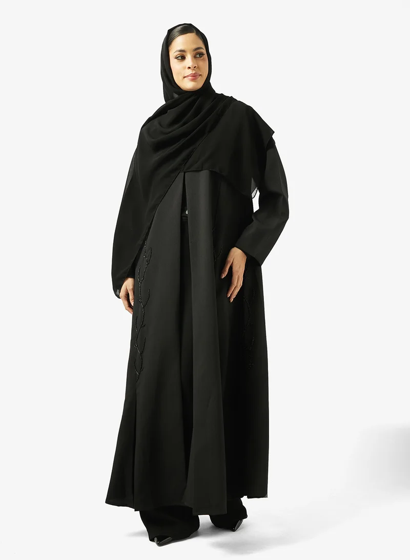 هيا كلوزيت عباية بياقة مستديرة مزينة بالزهور